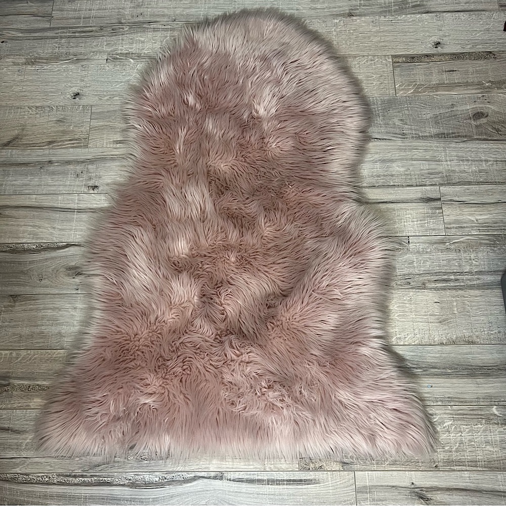 Rug mat furry light plush pink blush rose Luxurious Pink Faux Fur Rug